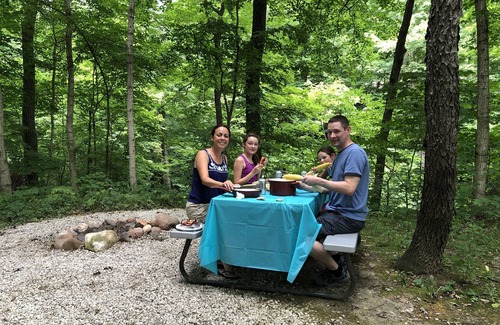 Triumph Cabin | Cabin with Kitchen, Whirlpool Tub & Bonfire Pit Near Starved Rock State Park