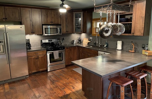 Fish Creek Cabin | Cabin With Modern Kitchen, Fireplace, Porch! 20% weekly discount Feb-Apr!