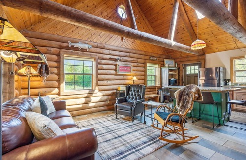 Beaver Bay Cabin | Cabin with Sauna in the Heart of the North Shore