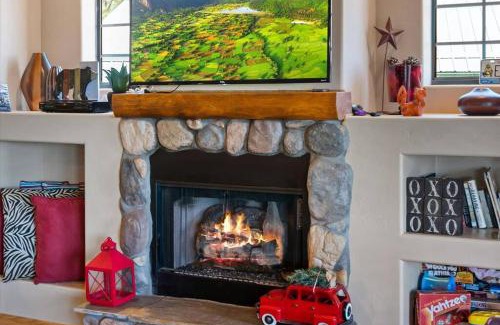 Heber House | Cabin with Wild Horses, Fireplace, Dog Friendly & StarLink