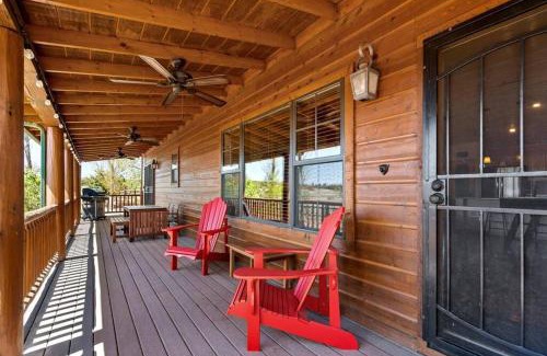 Heber House | Cabin with Wild Horses, Fireplace, Dog Friendly & StarLink