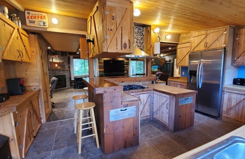 Au Train Cabin | Cabin within sight distance of Lake Superior, Autrain River. Free Kayak rental