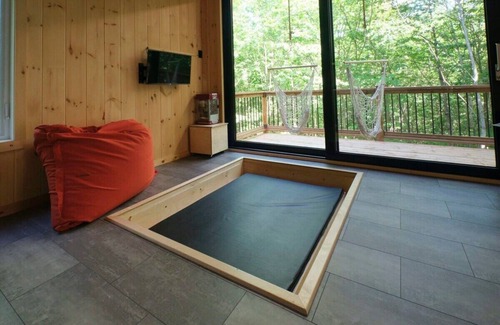 Eastman Cabin | Cabin Zoobox 57 Summa