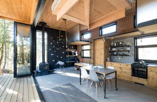 Eastman House | Cabin Zoobox 65