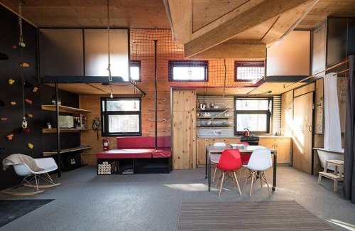 Eastman House | Cabin Zoobox 66