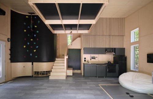Eastman House | Cabin Zoobox 74