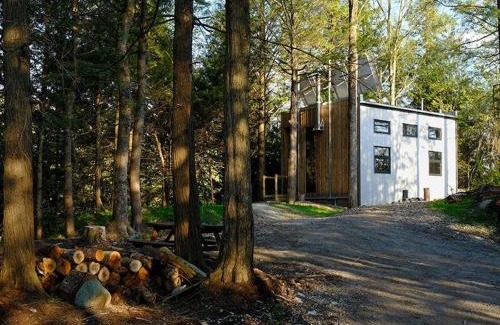 Eastman House | Cabin Zoobox 84