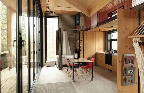 Eastman Cabin | Cabin Zoobox 84 Summa