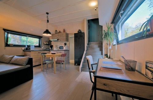 Nouvelle Ville Apartment | Cabine 01, gîte sur l'eau, péniche ma pensée