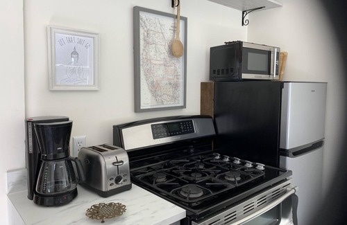 Lake Forest House | Cabinlicious! Extra fun 70's Tahoe Retreat elite neighborhood a block to beach