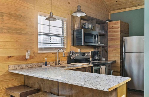 Wilsonville Cabin | Cabins of Lay Lake at Beeswax Cabin #2