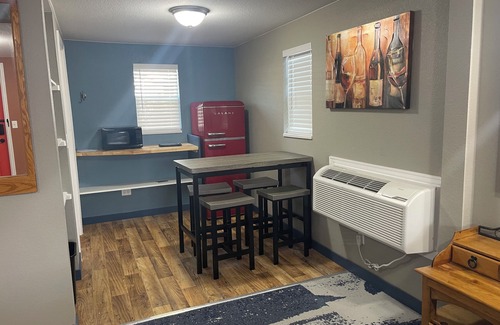 Longmont Hotel | Cabins on Main Longmont