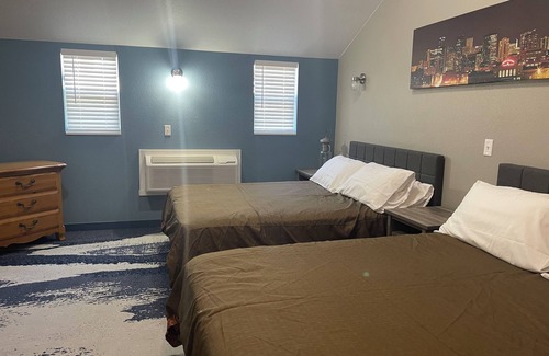 Longmont Hotel | Cabins on Main Longmont