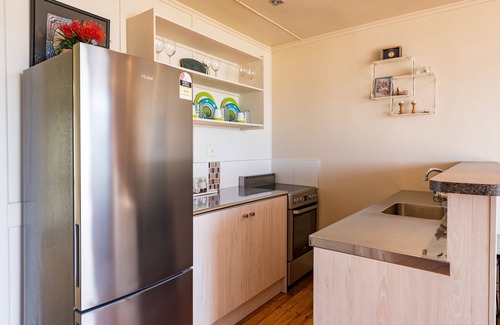 Cable Bay Apartment | Cable Bay Stays – Golden Sand and Driftwood Beachfront Accommodation