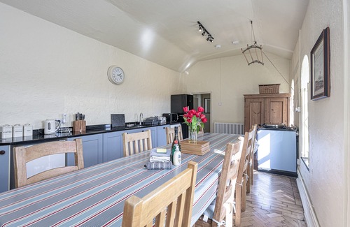 Cylch-Y-Garn Cottage | Cable Cottage - a coastal property that sleeps 8 guests in 4 bedrooms