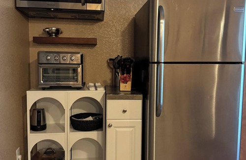 Superior Apartment | Cable TV, free WiFi, patio, washer dryer, private, close to everything