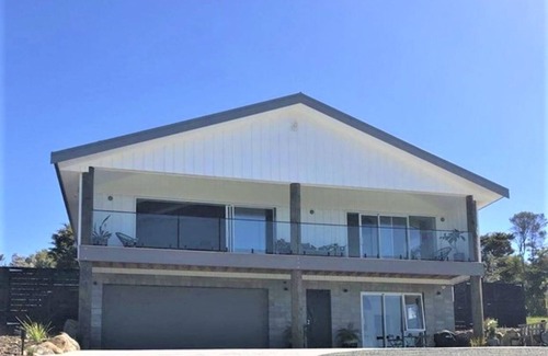 Cable Bay House | Cablecrest - 2 Master Suites and Grand Views