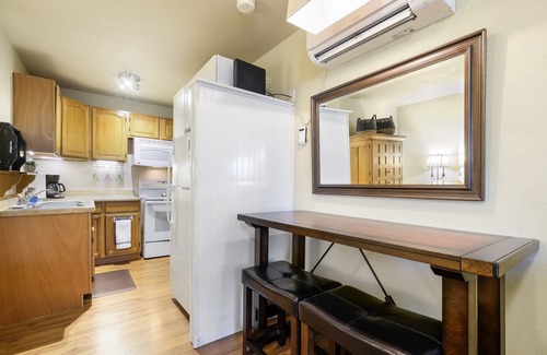 North San Antonio - SAT Cottage | Cactus Cottage - Safe, Cozy & Pet Friendly.