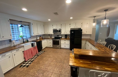 Negreet House | Cactus Cove Retreat on Toledo Bend - Private Beach!