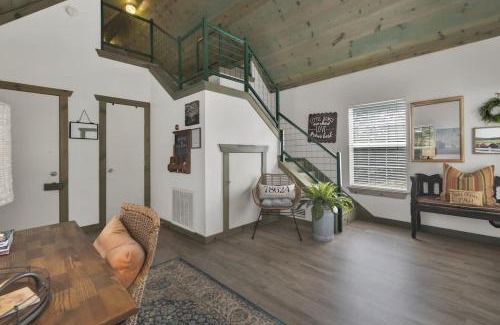 Fredericksburg House | Cactus Flower Peaceful Hill Country Escape!