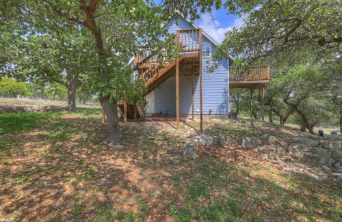 Fredericksburg House | Cactus Flower Treehouse-Pet Friendly-Hill Country Views!