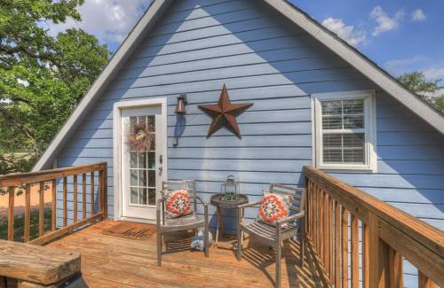 Fredericksburg House | Cactus Flower Treehouse-Pet Friendly-Hill Country Views!