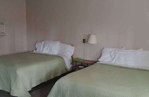 McLean Hotel | Cactus Inn