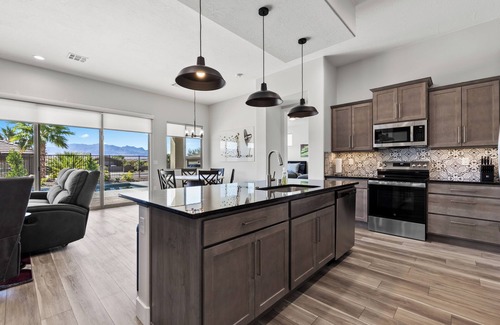 Mesquite House | Caddyshack by Mesquite Vacation Rentals in Val Vista w/pool, putting green and over $500 in complimentary daily activities!