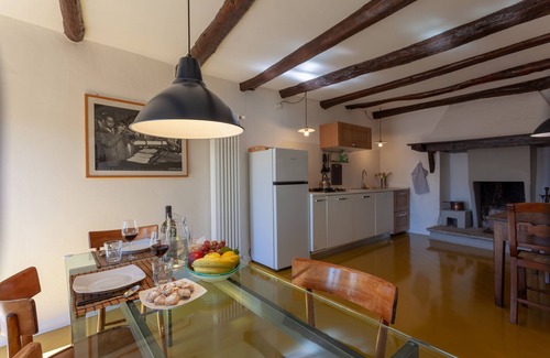 Gonte Apartment | Cadebei 2. Relaxing lake view in the charming, quiet hamlet of Gonte.