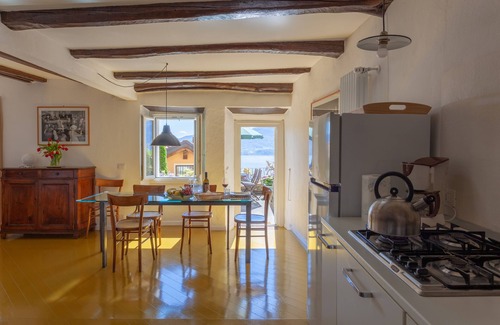 Gonte Apartment | Cadebei 2. Relaxing lake view in the charming, quiet hamlet of Gonte.