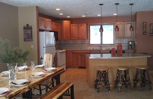 Cadillac House | Cadillac, MI - Spacious Lake House- Boggs N. Lodge n4 bedrooms - Sleeps 12-15