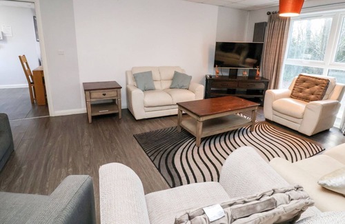 Bont Newydd Cottage | CADWALADR, pet friendly, luxury holiday cottage in Caernarfon