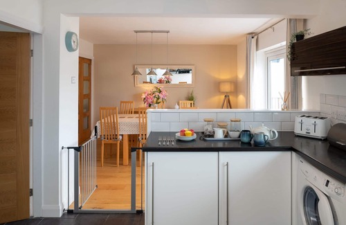 Rhosneigr House | Cae Cloc - A 3 bed house in the heart of Rhosneigr
