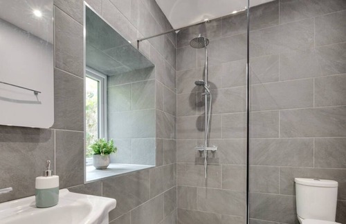 Bangor House | Cae’r Ffynnon in Llanllechid