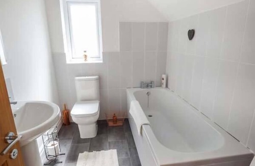 Llannefydd Cottage | CAEAU MAWR, family friendly, luxury holiday cottage in Henllan
