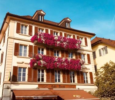 Chatel-Saint Denis Hotel | Café Tivoli