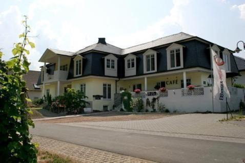 Briedern Apartment | Cafe Klering