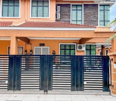 Durian Tunggal House | Cahaya Melissa Homestay Private Pool