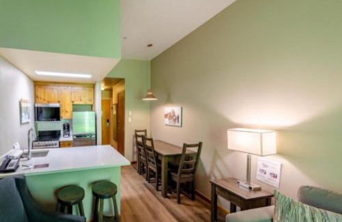 Sun Peaks Hotel | Cahilty Lodge