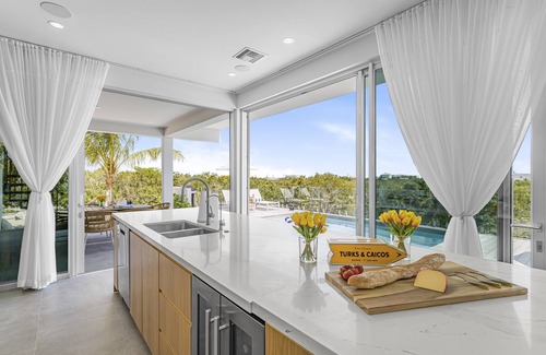Long Bay Villa | Caicos Breeze Villa: New 3 Bed Luxury Villa, Modern Design, Energy Efficient