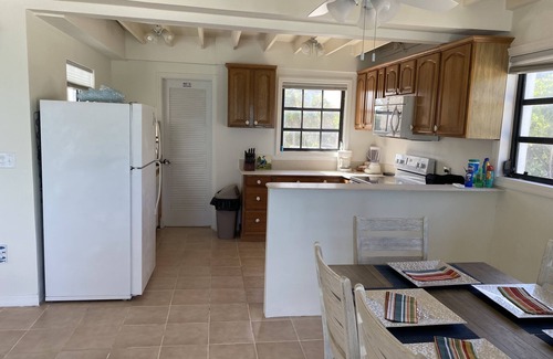 Whitby Villa | Caicos Cottage, 2bd/2bath Beachfront Villa w/pool on Whitby Beach