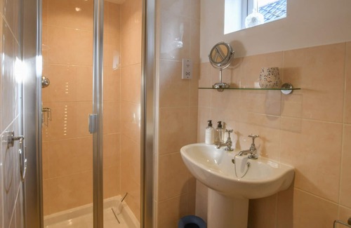 Westleton Cottage | CAINES COTTAGE, WESTLETON, pet friendly, with a garden in Westleton