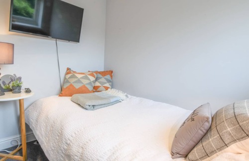 Westleton Cottage | CAINES COTTAGE, WESTLETON, pet friendly, with a garden in Westleton