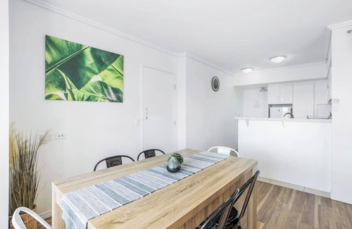 Cairns Central Business District Apartment | Cairns City Escape Elevated Modern Haven with Pool