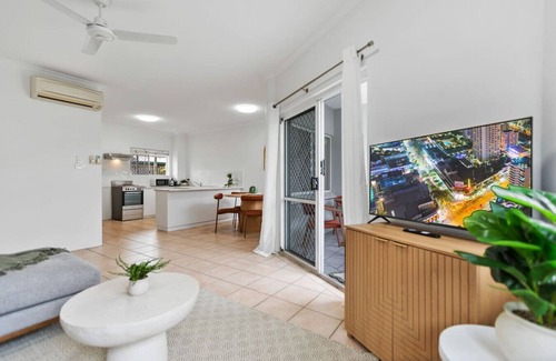 Cairns North Apartment | Cairns Tropical Bliss Swim-in/Swim-out Apartment