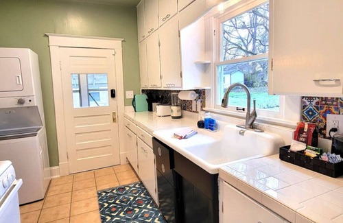 Walnut Street Apartment | Cairo St Bungalow-Dog friendly-No Cleaning Fee