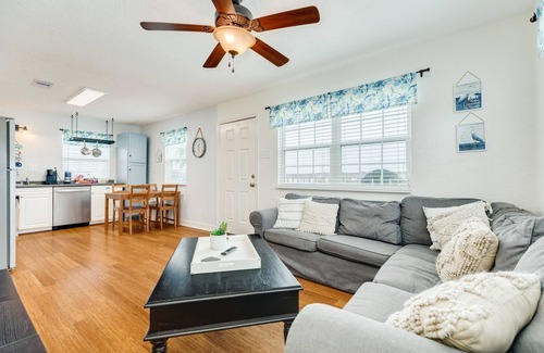 Surfside Beach Cottage | Caisson Cottage - Cozy Home a Short Walk to the Beach