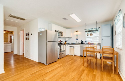 Surfside Beach Cottage | Caisson Cottage - Cozy Home a Short Walk to the Beach
