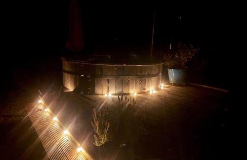 Fivemilebourne House | Caitríona's Cottages - Adult Only Pet Friendly - Hot Tub, Sauna, Pool - Sleeps 4