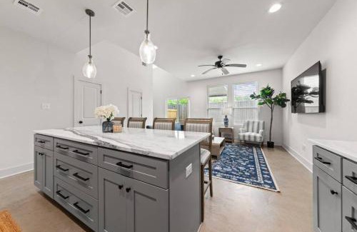 Lafayette Villa | Cajun French House-2 King Beds-Near Sports Complex